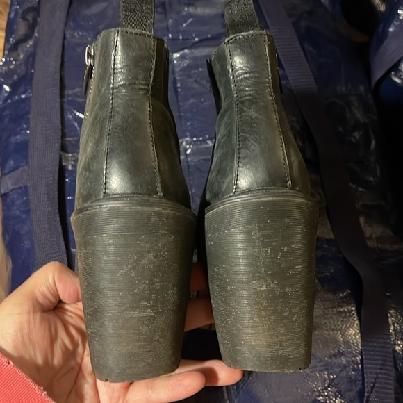 DR Martens, The original, Magdalena, Black Leather, Chelsea Ankle Boot. - Picture 4 of 11